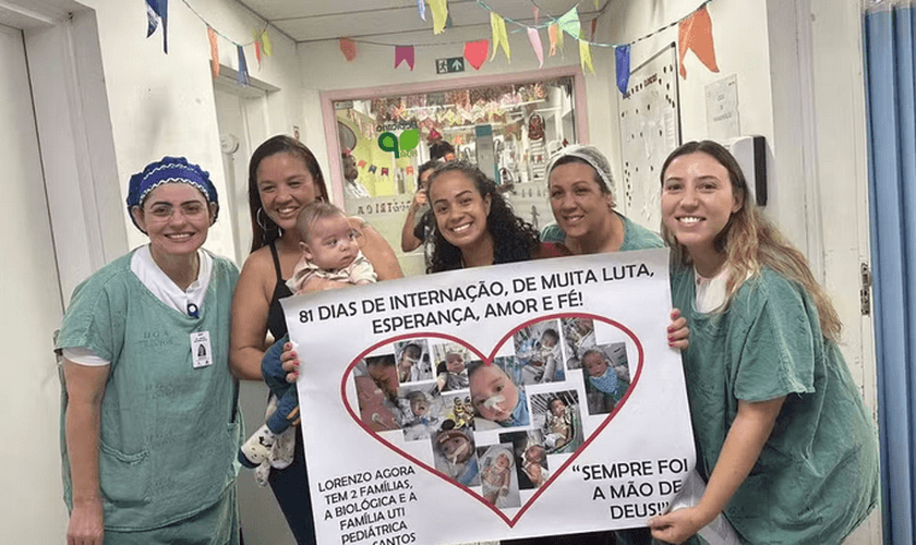 Equipe da UTI pediátrica fez homenagem ao bebê que recebeu alta após 81 dias internado. (Foto: Arquivo pessoal)