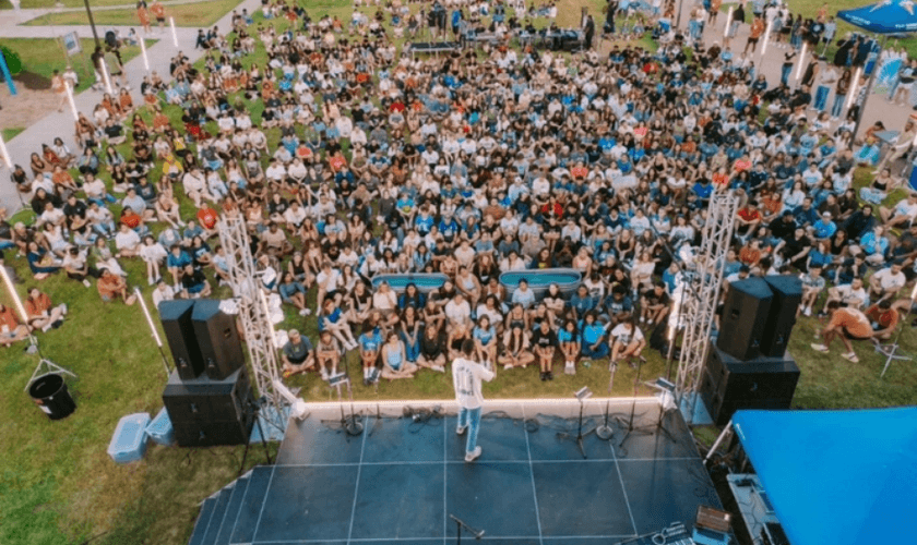 Reavivamento no campus da Universidade Corpus Christi. (Foto: New Life Church)
