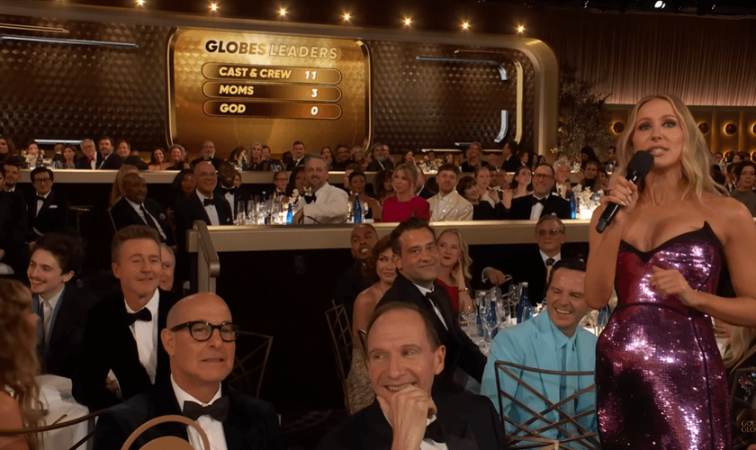 Nikki Glaser. (Foto: Reprodução/YouTube/Golden Globes)