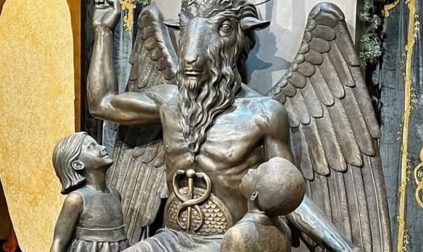 Estátua do ídolo pagão Baphomet, utilizada pelo Templo Satânico. (Foto: The Satanic Temple/Instagram)