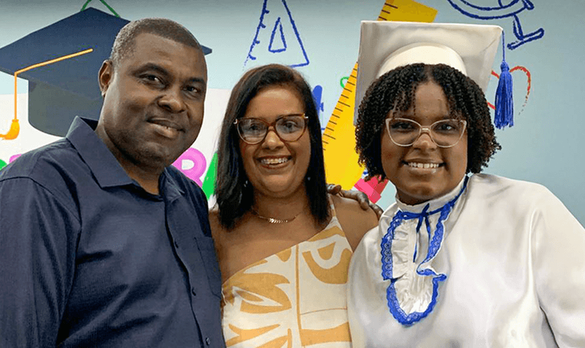 Joana, seu esposo e sua filha. (Foto: Site Mulher Cristã).