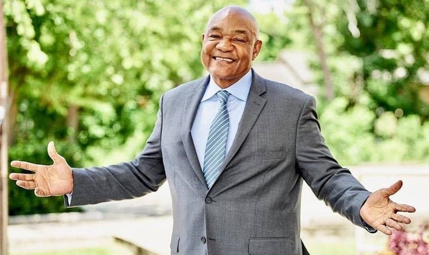 George Foreman: a lenda do boxe que se tornou pastor. (Foto: Instagram/biggeorgeforeman)
