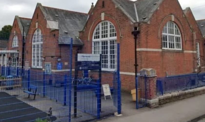 A fachada da escola. (Foto: Reprodução/Facebook/Hampshire and Low News)