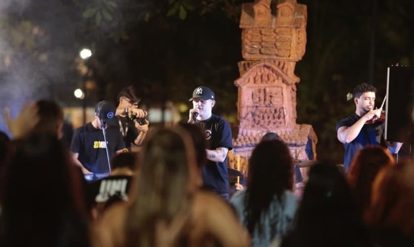 A missão “Aviva Universitário” está pregando o Evangelho em faculdades de todo o país. (Foto: Instagram/Aviva Universitário).
