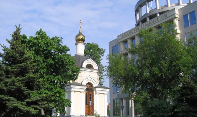 O Tribunal da Cidade de Moscou (à direita). (Foto: Wikimedia Commons/AndyVolykhov).