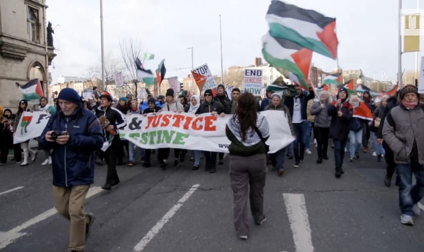 Manifestação pró-Palestina em Dublin, na Irlanda. (Foto: Imagem ilustrativa/Reprodução/YouTube/Irish Times).