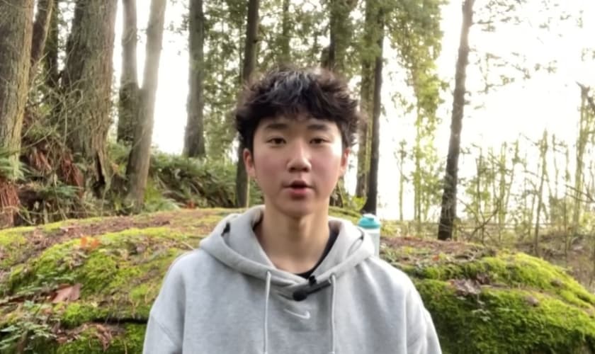 Isaiah Kim, de 14 anos, foi transformado por Jesus. (Foto: Reprodução/YouTube/Isaiah Kim).