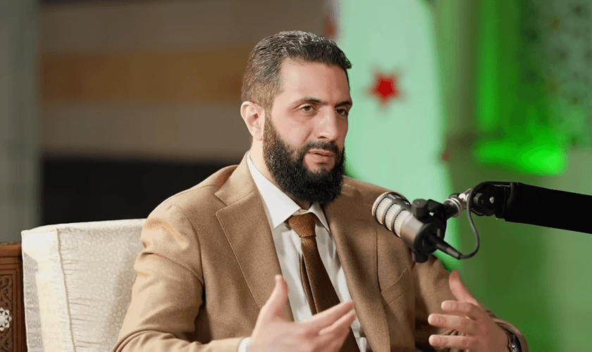 Presidente da Síria, Ahmed al-Sharaa, em entrevista à Leading. (Captura de tela/YouTube/Leading)