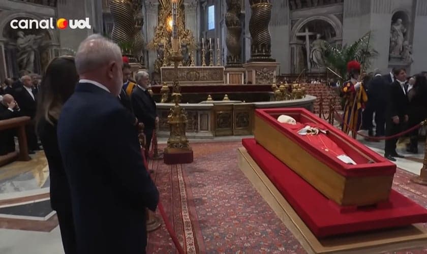 Lula, Janja, Dilma e comitiva de aliados vão a velório do papa Francisco no Vaticano. (Captura de tela/YouTube/UOL)