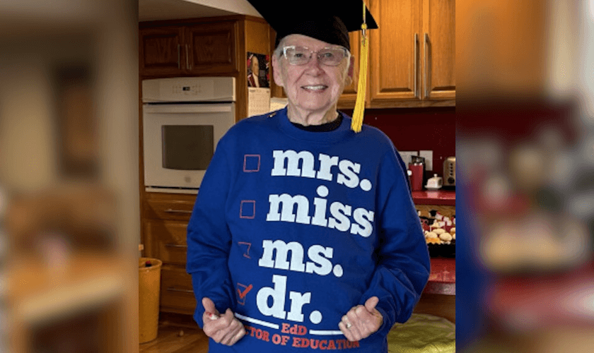 Virginia J. Morelock recebe o título de doutora aos 94 anos. (Foto: arquivo pessoal)