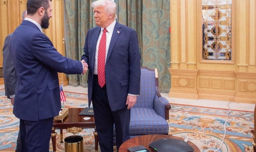 Trump e Ahmed al-Sharaa em Riade. (Foto: X/Ahmed al-Sharaa)