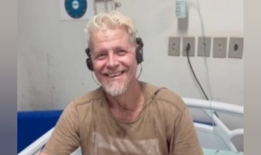 Alexandre Campos gravou a canção no hospital. (Foto: Reprodução/Instagram/Talita Baptista).