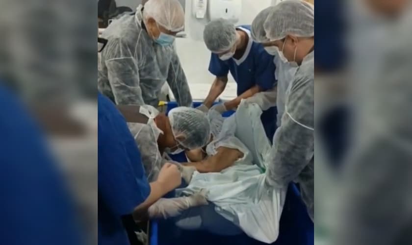 Maria Rita foi batizada por pastores na UTI. (Foto: Reprodução/g1).