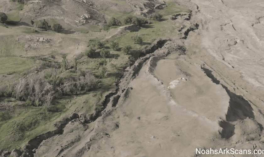 Pesquisadores do Projeto Arca de Noé analisaram amostras de solo do sítio Durupinar, no leste da Turquia. (Captura de tela/NoahsArkScans.com)