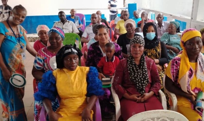 Os missionários testemunharam os frutos do trabalho evangelístico na Guiné. (Foto: Reprodução/Junta de Missões Mundiais)