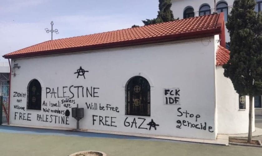 Uma igreja ortodoxa em Atenas foi vandalizada. (Foto: X/Dr. Maalouf).
