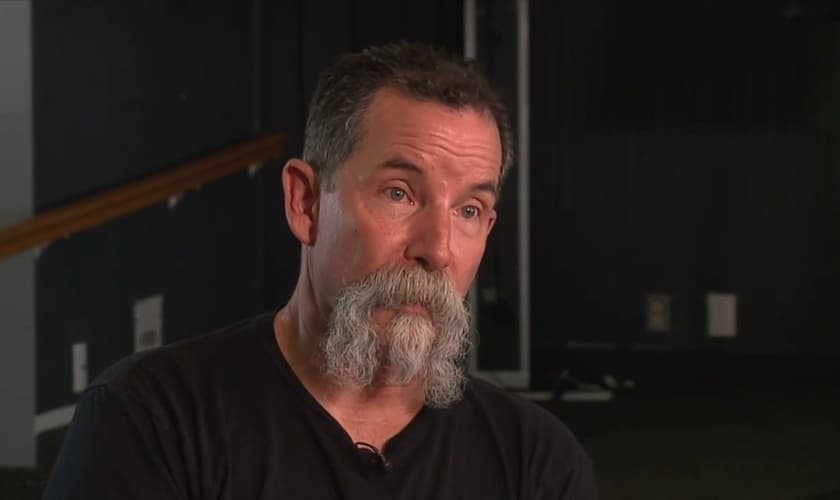 Jay Trombley, um dos seguranças da igreja. (Foto: Reprodução/WXYZ).