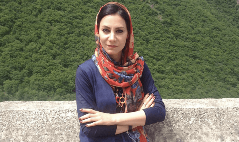 Laleh Saati se converteu do islamismo para o cristianismo. (Foto: Facebook)