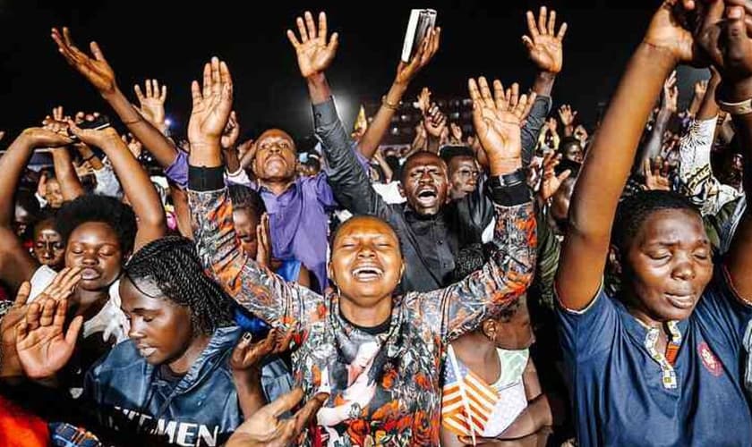 Cruzada evangelística na áfrica. (Foto: Reprodução/CfaN)