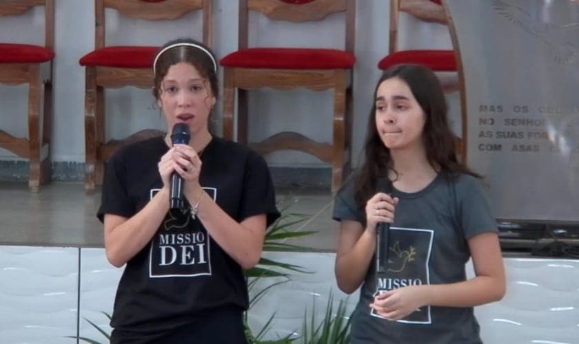 Karol Boldt viveu uma transformação. (Foto: Reprodução/YouTube/ Livres Para Adorar).