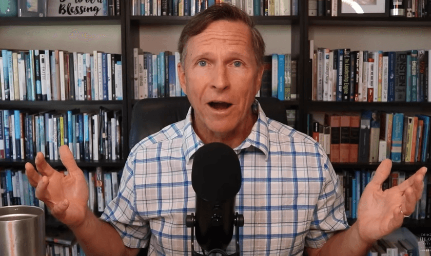 John Burke. (Foto: Reprodução/YouTube/Imagine Heaven Podcast with John Burke)