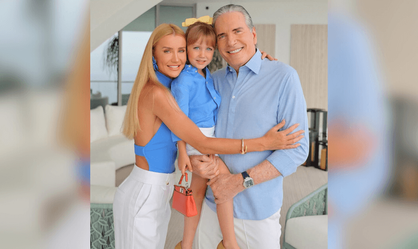 Ana Paula Siebert, Roberto Justus e a filha Vicky, de 5 anos. (Foto: Instagram/robertoljustus)