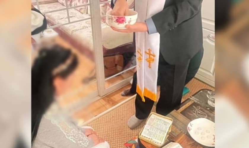 O batismo das novas convertidas foi realizado em um local secreto. (Foto: Portas Abertas Reino Unido.