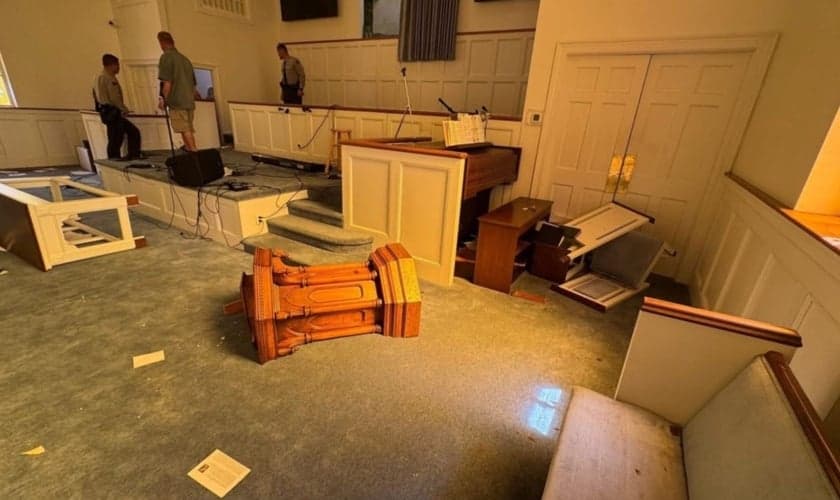 A igreja após o vandalismo. (Foto: Reprodução/Baptist Press)
