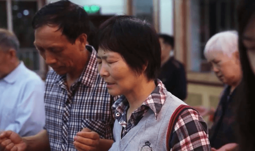 Apesar do aumento da perseguição, os cristãos permanecem fiéis. (Foto: Reprodução/CBN News)