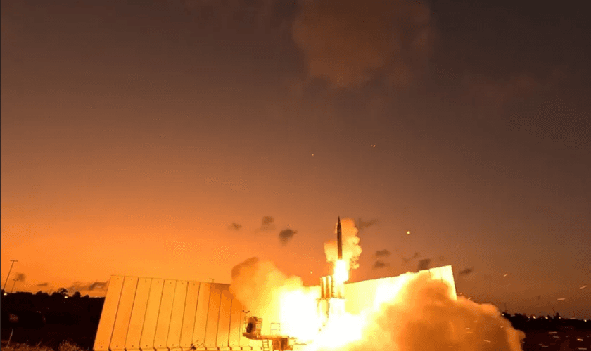 Sistemas de defesa aérea israelenses operando durante a guerra com o Irã. (Foto: Unidade do Porta-Voz da IDF)