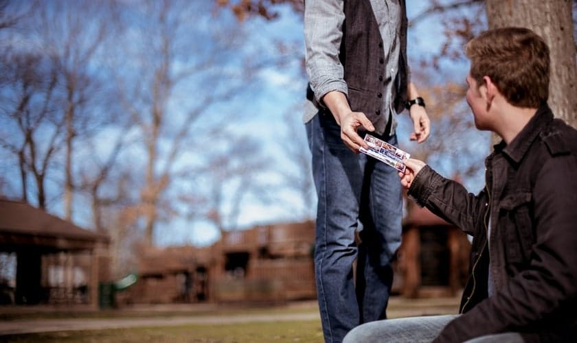 Apenas 19% afirmam sentir pessoalmente a responsabilidade de compartilhar o Evangelho. (Foto: Unsplash/Ben White)