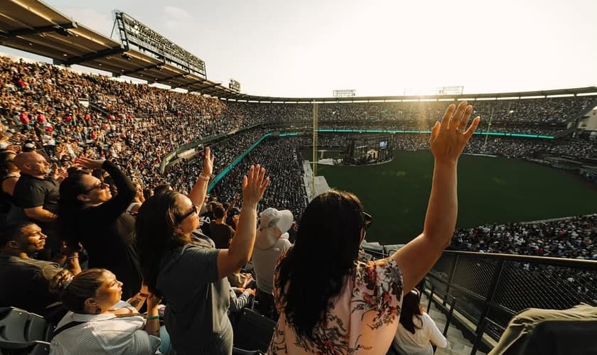Cruzada Anual da Colheita lotou o Angel Stadium, na Califórnia. (Foto: Instagram/greglaurie)