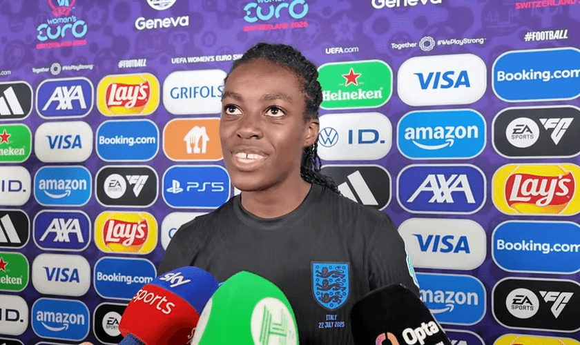 Michelle Agyemang em entrevista após vitória na EURO 2025. (Captura de tela/YouTube/HaytersTV)