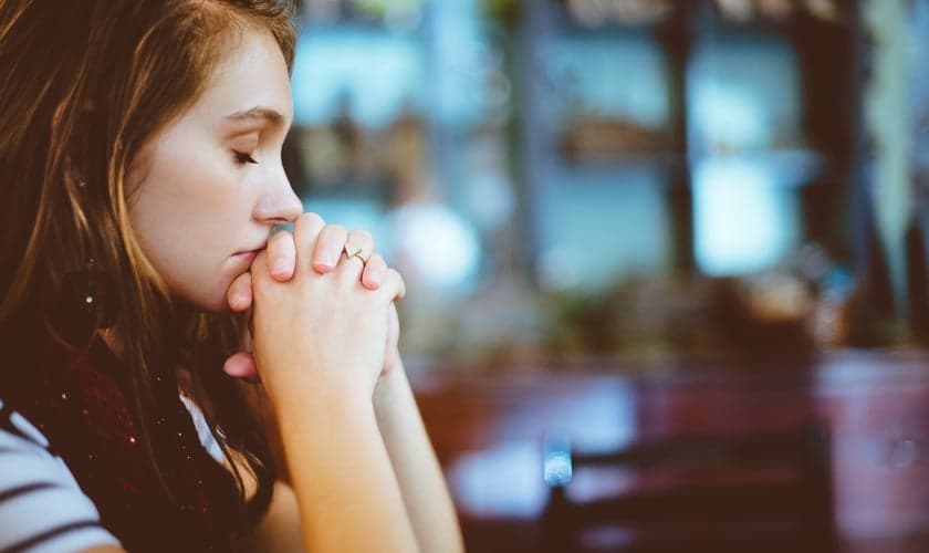 Os dados também indicam que cristãos tendem a atribuir maior importância à vida comunitária. (Foto: Unsplash/Ben White)