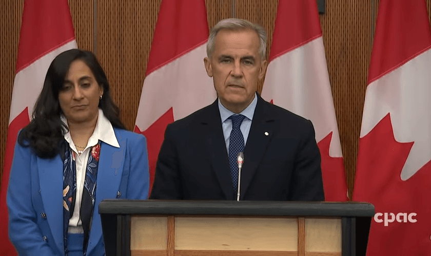 O primeiro-ministro Mark Carney anuncia a intenção do Canadá de reconhecer a condição de Estado palestino. (Captura de tela/YouTube/Cpac)