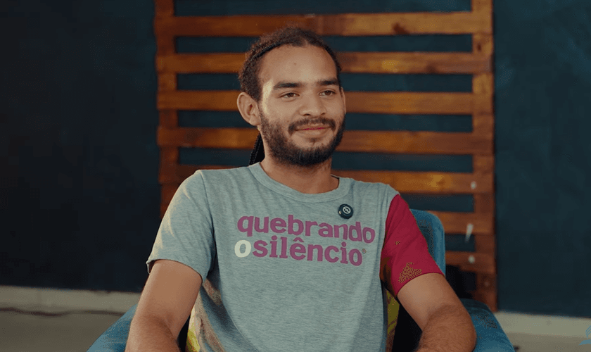 Alê Sandro voltou para Jesus e foi batizado. (Foto: Reprodução/YouTube/Adventistas Bahia Norte)