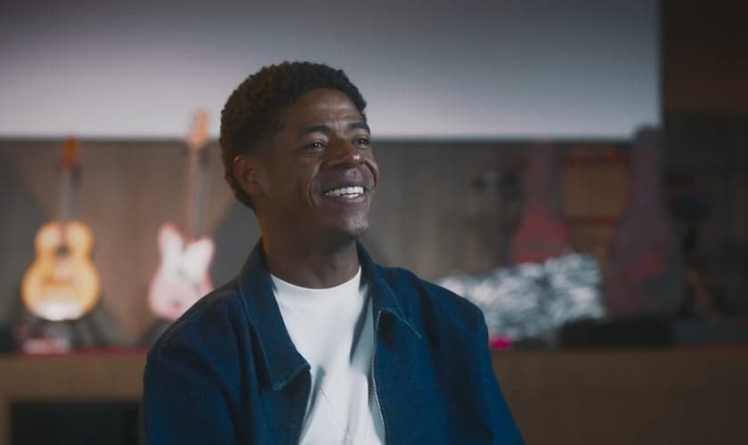 O cantor cristão Adlin Rodrigues testemunhou como foi resgatado por Deus. (Foto: Reprodução/YouTube/Adlin Rodrigues).