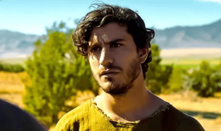 O ator George H. Xanthis, intérprete do apóstolo João. (Foto: Divulgação/The Chosen)