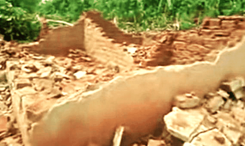 Casa demolida de Wambuzi Maka Uthman após sua conversão ao cristianismo. (Foto: Morning Star News)