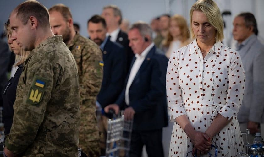 Líderes religiosos e militares participam do Café da Manhã Nacional de Oração da Ucrânia. (Foto: National Prayer Breakfast of Ukraine)