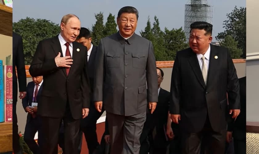 Vladimir Putin (Rússia), Xi Jinping (China) e Kim Jong-un (Coreia do Norte) no “Dia da Vitória”. (Captura de tela/YouTube/abc News)
