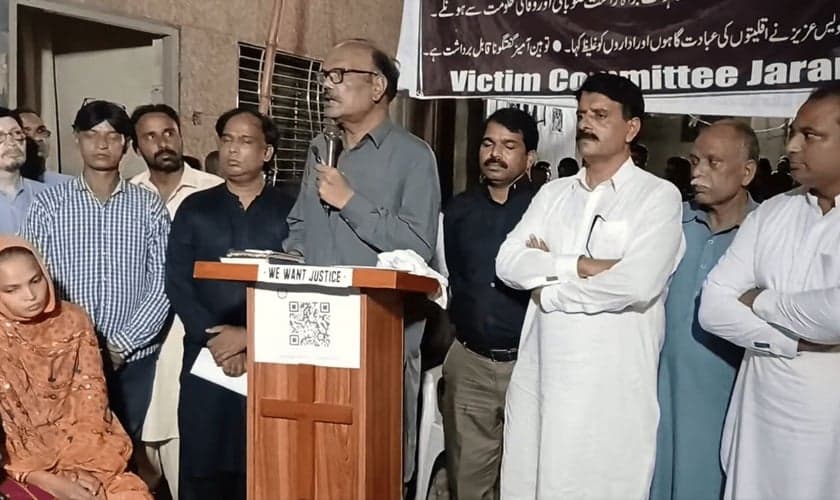 Robin Daniel, coordenador do Comitê de Vítimas de Jaranwala, anunciou o fim do protesto. (Foto: Reprodução/Morning Star News)
