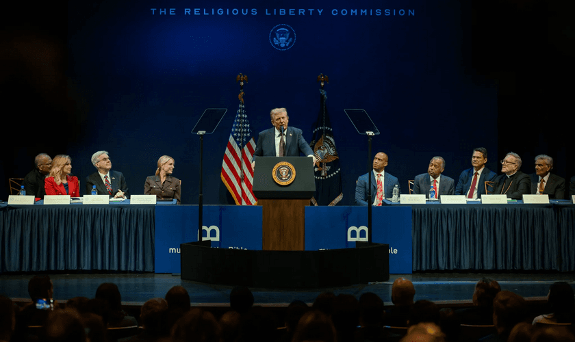 O presidente Donald Trump em reunião da Comissão de Liberdade Religiosa no Museu da Bíblia, em Washington. (Foto: The White House)
