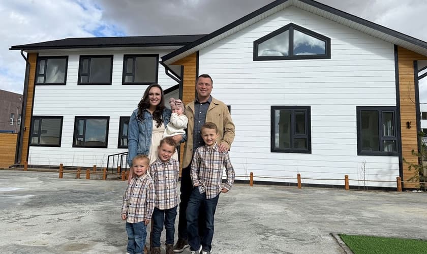 Bobby, Lindsey e os filhos. (Foto: Reprodução/AG News)