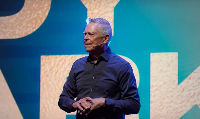 Randy Clark em ministração no VOA 2025. (Foto: Global Awakening)