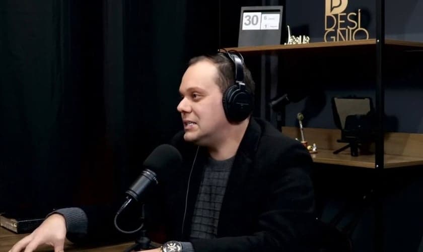 Vinicius Almeida tentou fugir de Deus. (Foto: Reprodução/YouTube/Dilson Gomes).