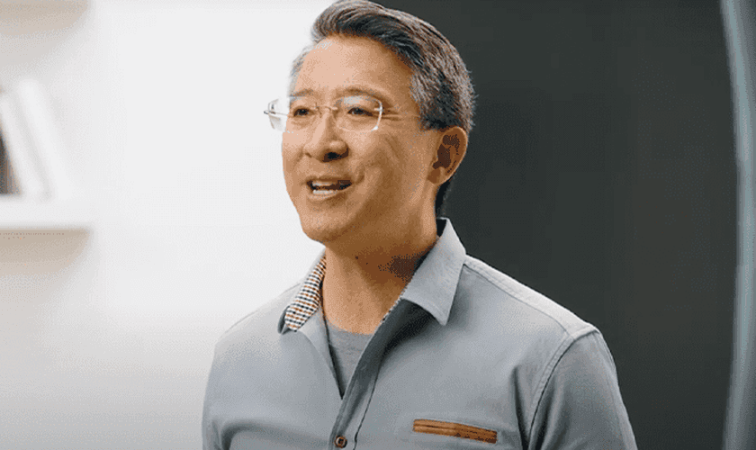 O professor de Bíblia e escritor Christopher Yuan. (Captura de tela/YouTube/Holy Sexuality – Christopher Yuan)