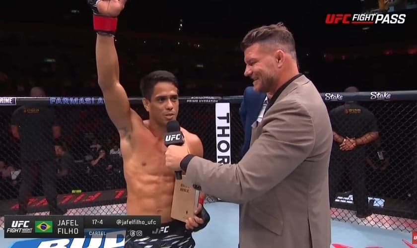 Jafel Filho anunciou o Evangelho no octógono. (Foto: Reprodução/YouTube/UFC Brasil).