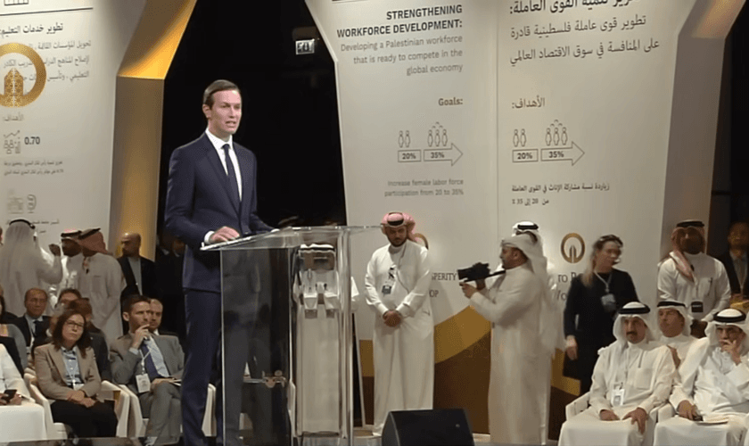 Jared Kushner fala a líderes no Oriente Médio. (Captura de tela/YouTube/Rafael Bittencourt)