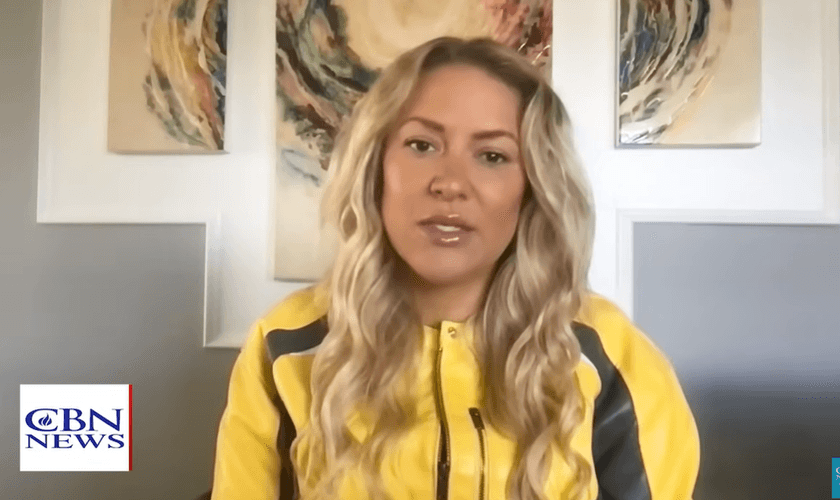 Kaya Jones. (Foto: Reprodução/YouTube/CBN News)